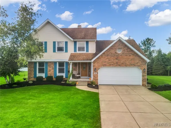 21 Kelly Ann Dr, Lancaster, NY 14086