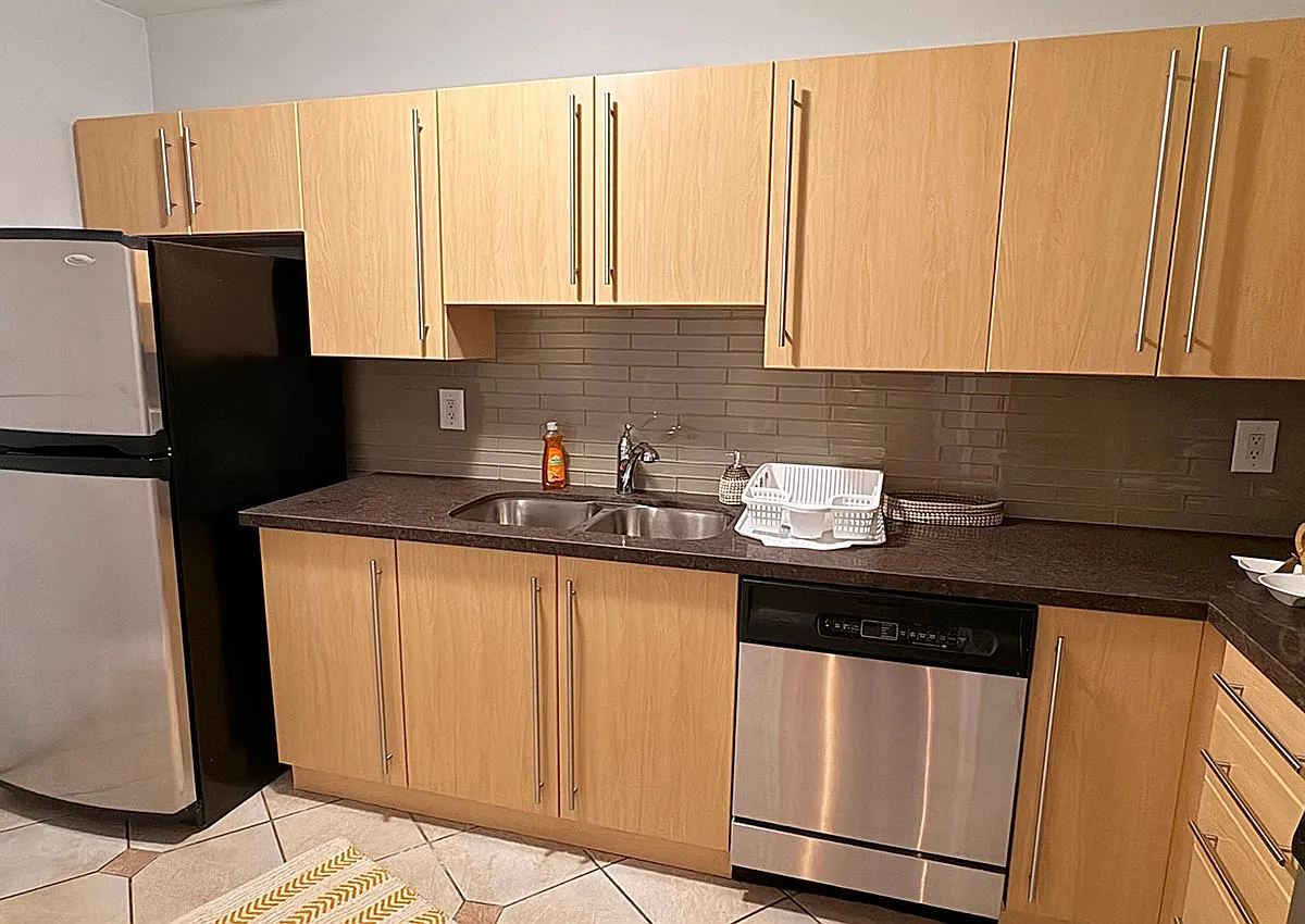 Flex Room - Walmer Road & St. Clair Avenue West — Photo 4