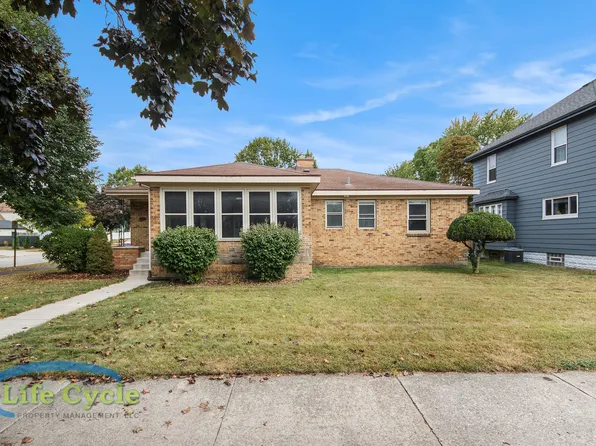 1055 Lake Michigan Dr NW, Grand Rapids, MI 49504