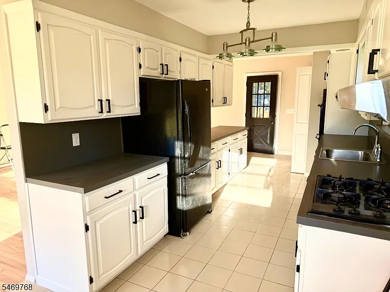 3 bed, 1.5 bath, $3,500 — Photo 4