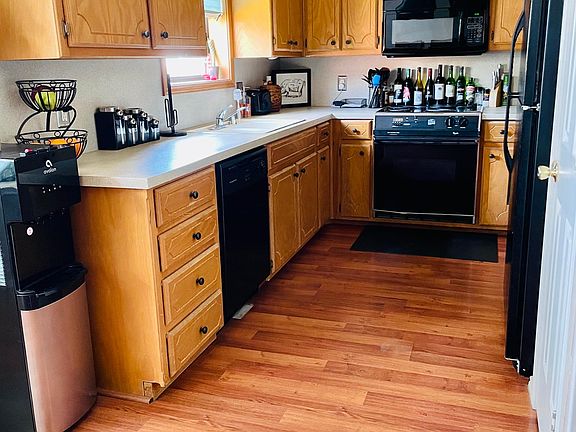 Beautiful kitchen, warm tones, cherry floors
