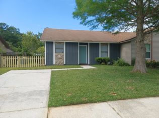 8843 Cavender Dr, Jacksonville, FL 32216