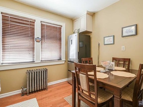 5th image of 107 Peck Ave