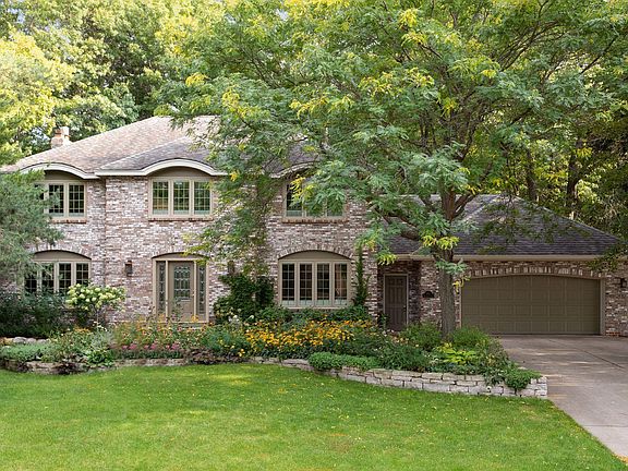 3rd image of 294 Meadowood Ln