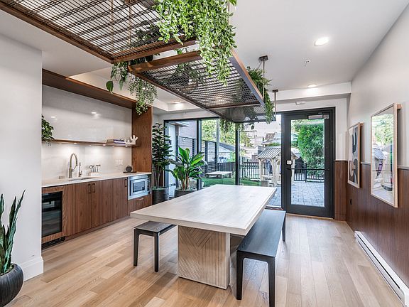 4th image of 2550 Garden Dr #213