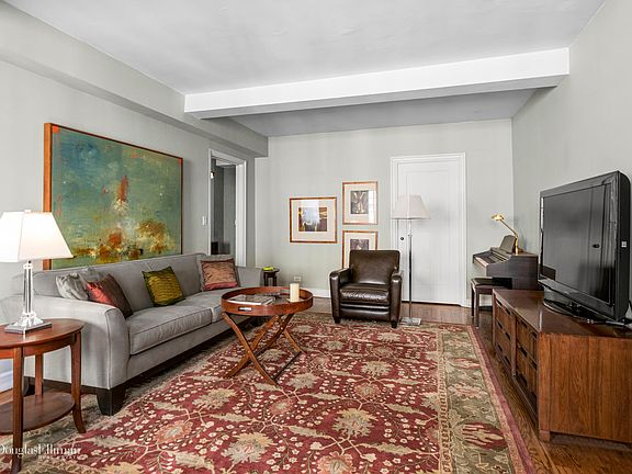 2nd image of 333 W 56th St APT 7F