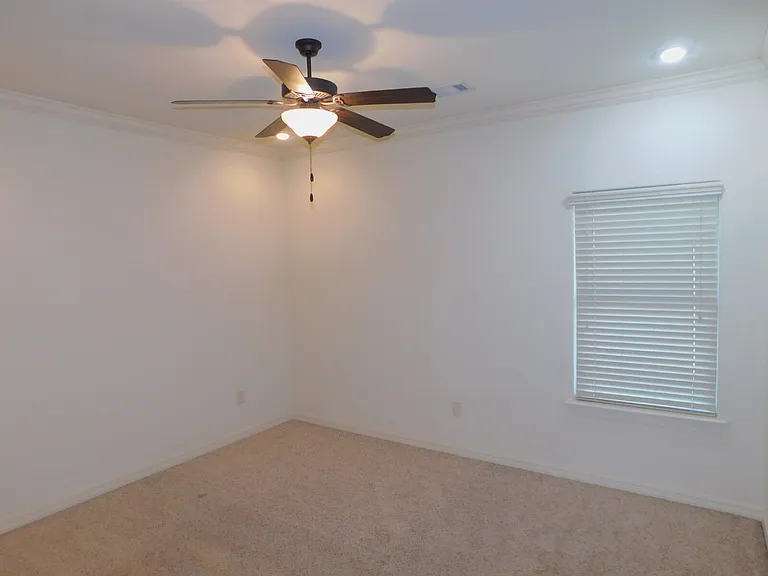 2632 N Arroyo Ave — Photo 7