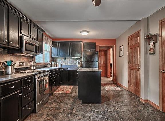 5th image of 32 Fernridge Ave