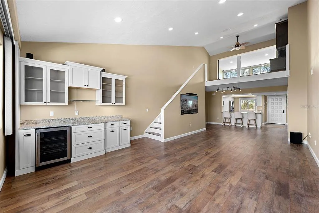 3 bed, 3.5 bath, 1988 sqft, $3,500 — Photo 4