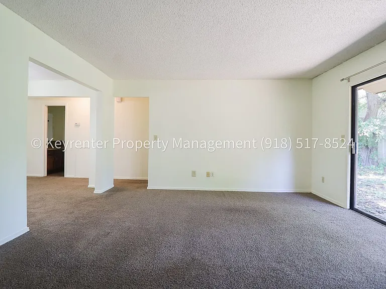 1359 E 60th St Duplex — Photo 19