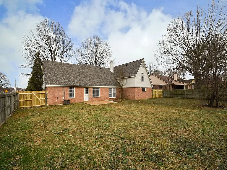 7611 Lowrance Rd — Photo 19