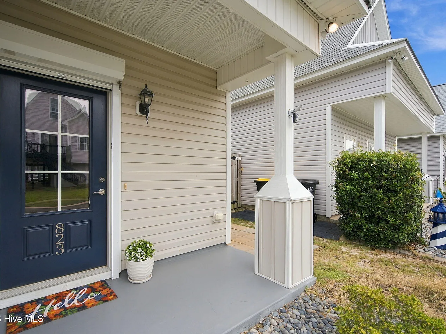 3 bed, 3.0 bath, 1243 sqft, $2,300 — Photo 4