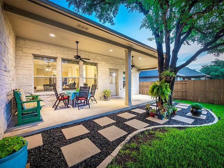 3805 Longhorn Acres St — Photo 2