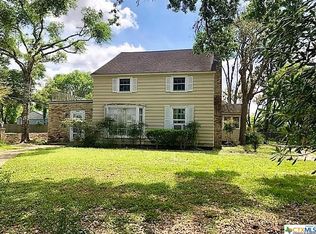 509 Gilbert St, Edna, TX 77957