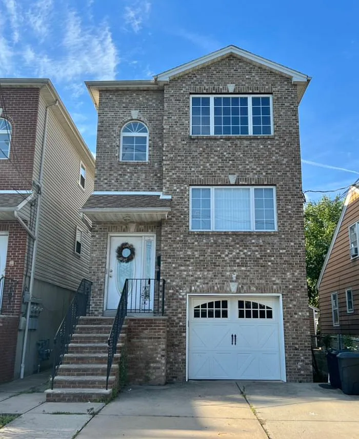 2 bed, 2.5 bath, 1000 sqft, $3,300 — Photo 1