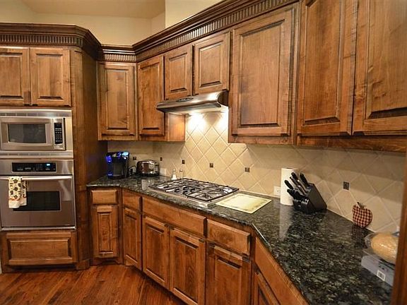 5th image of 2020 S Hill Dr