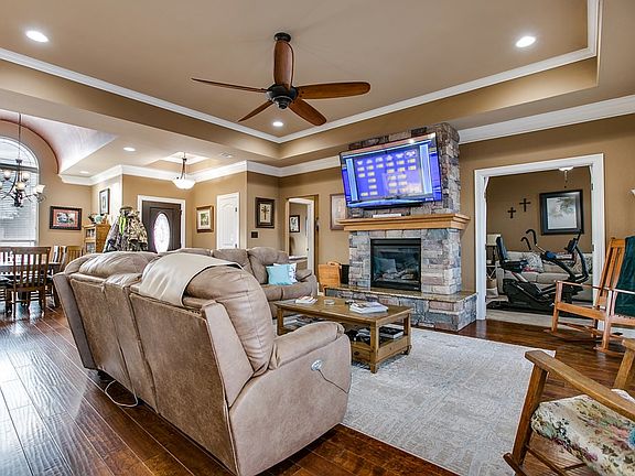 3rd image of 1814 Cove Rd