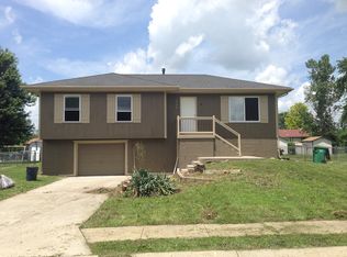 1906 Harry Dr, Harrisonville, MO 64701