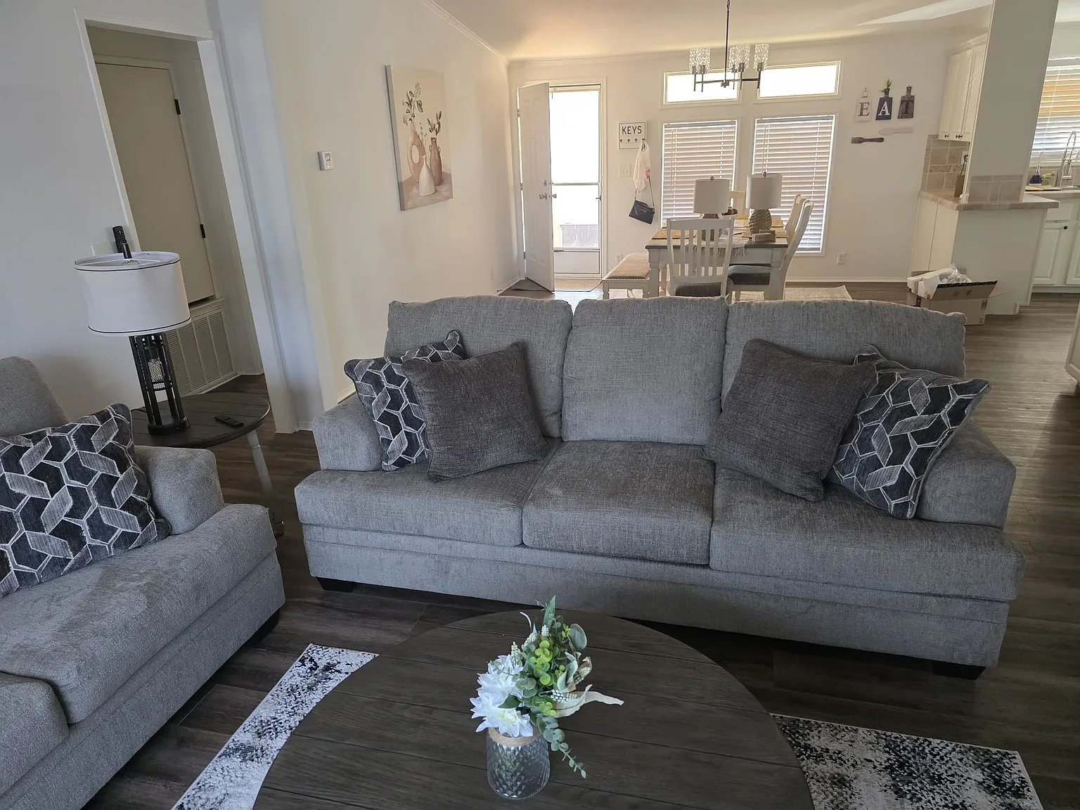 3 bed, 1664 sqft, $4,500 — Photo 2