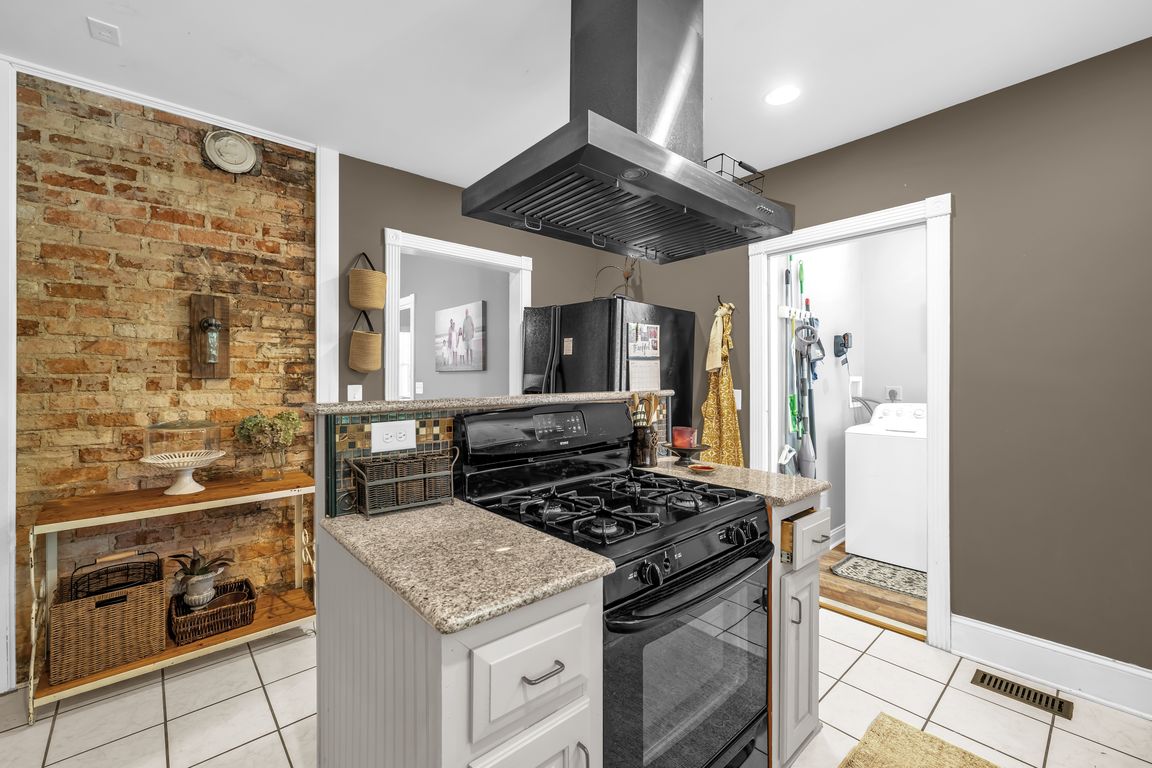 319 Maple Ave-17