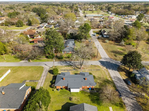 1208 S 9th St, Lillington, NC 27546