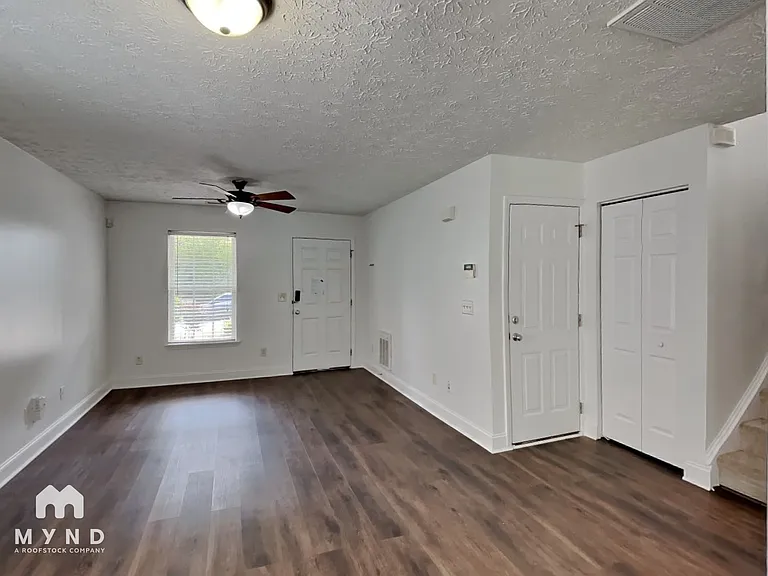 7021 Jeffreys Creek Ln — Photo 3