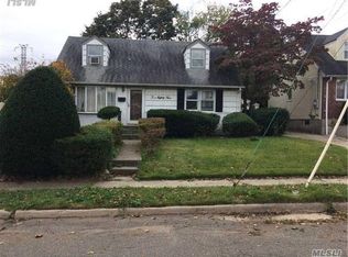 285 Rudolph Rd, Mineola, NY 11501