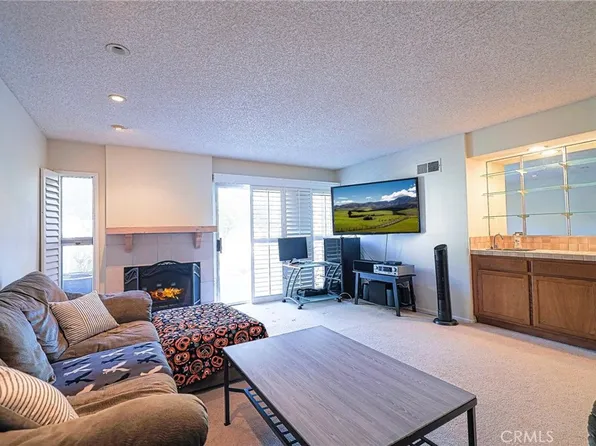 18190 Andrea Cir N Unit 4, Northridge, CA 91325
