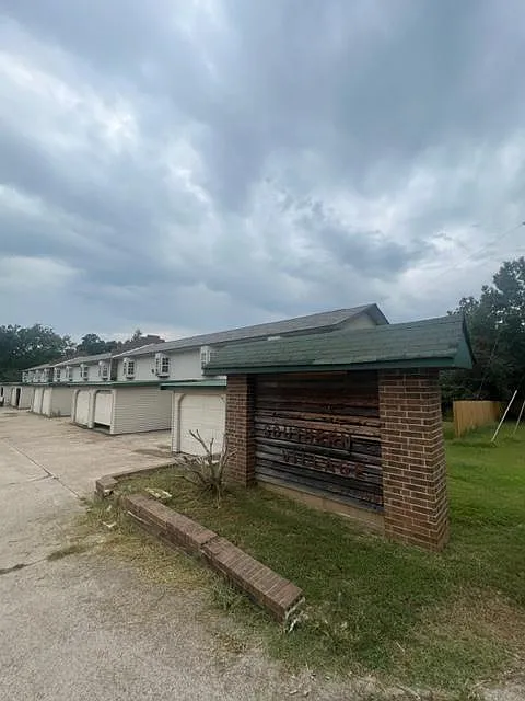 2 bed, 975 sqft, $895 — Photo 1