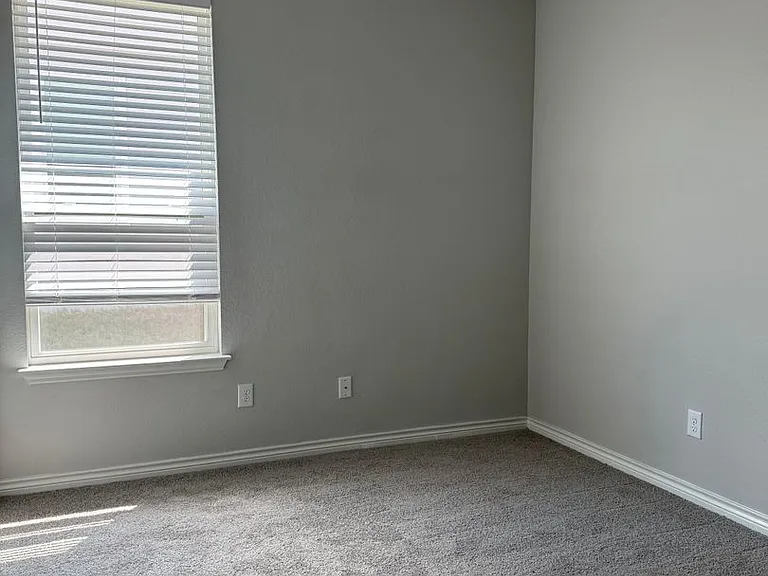 332 McLintock Rd — Photo 8