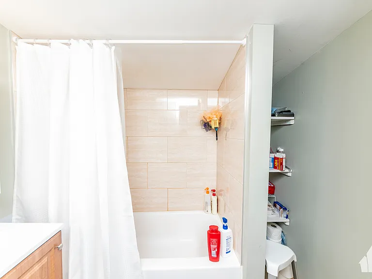 1332 W Barry Ave #3 — Photo 16