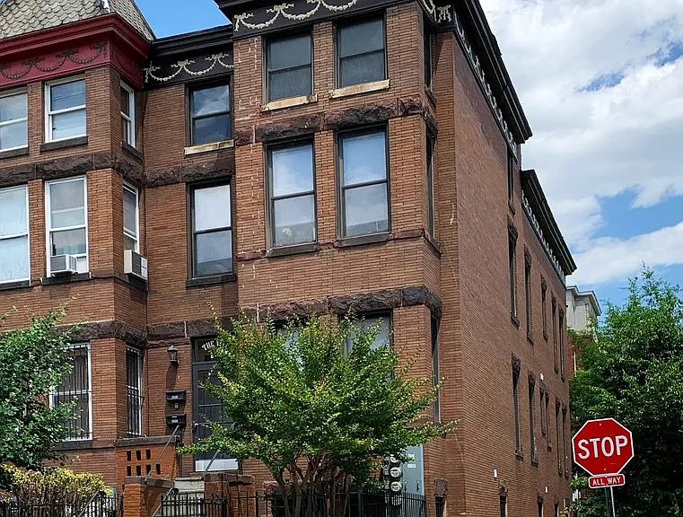 2501 17th St NW — Photo 4