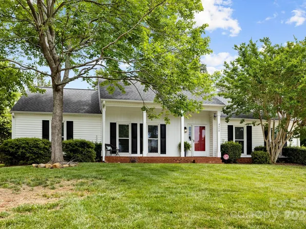 8504 Gruenewald Ln, Charlotte, NC 28210