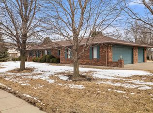 1001 N 8th Ave, Winterset, IA 50273