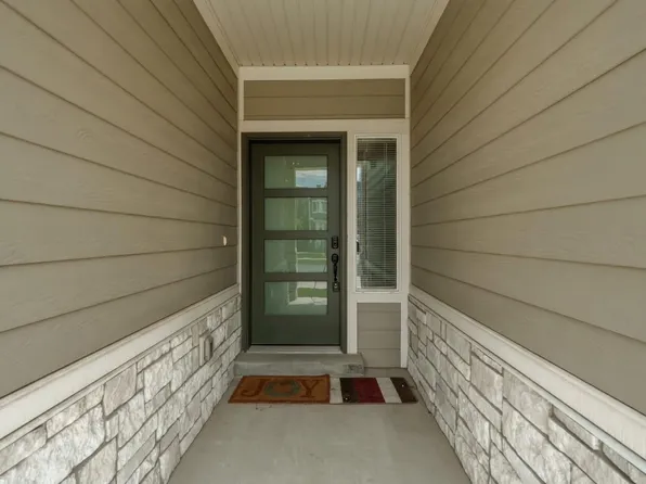 1084 W Chimney Pass Dr, Bluffdale, UT 84065