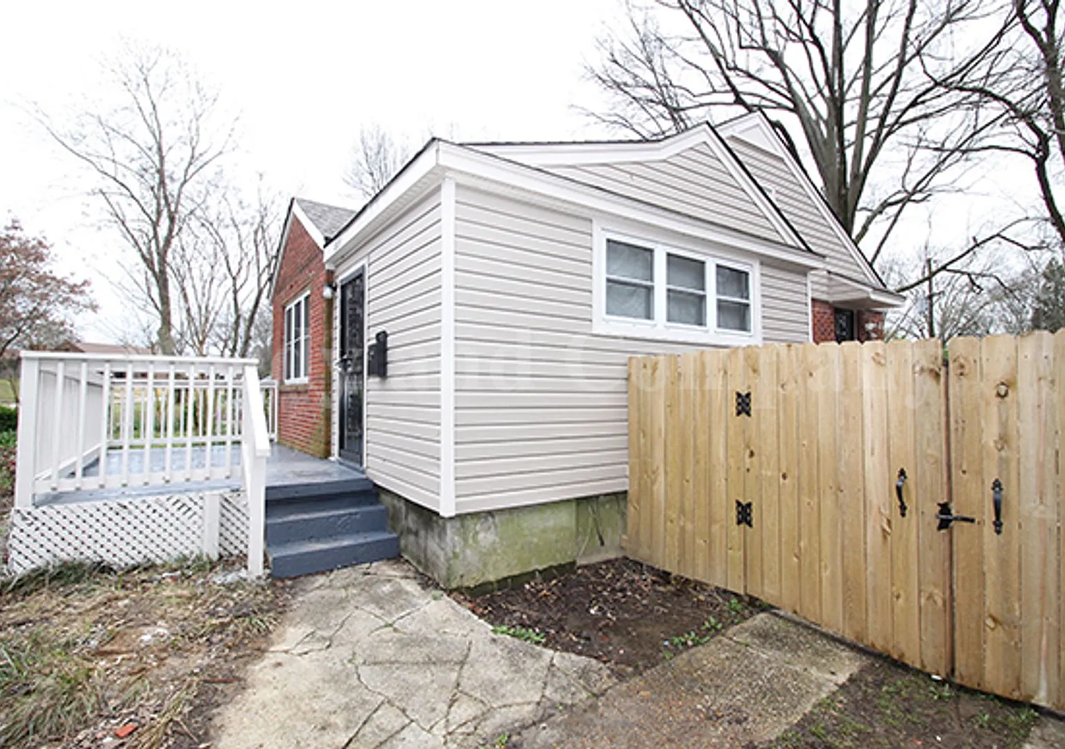 !!Rent Special!! Half Off First Month Rent!! Welcome To 1023 Waring Road! — Photo 4