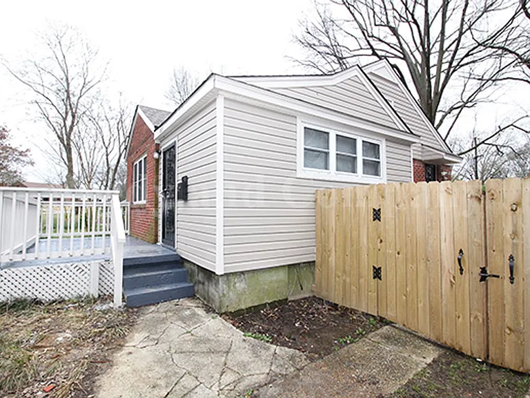 1023 Waring Rd — Photo 3
