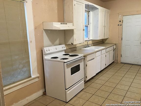 3rd image of 1701 W Olmos Dr