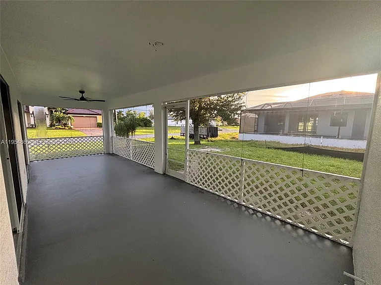 142 SW 34th Pl — Photo 20