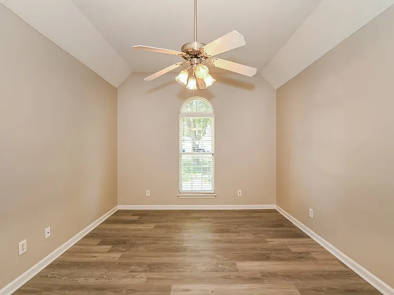 1303 Tonya Dr — Photo 10