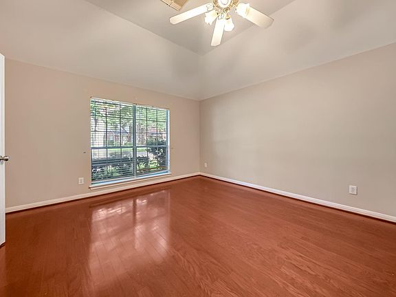 2nd image of 3214 Waters Edge Dr
