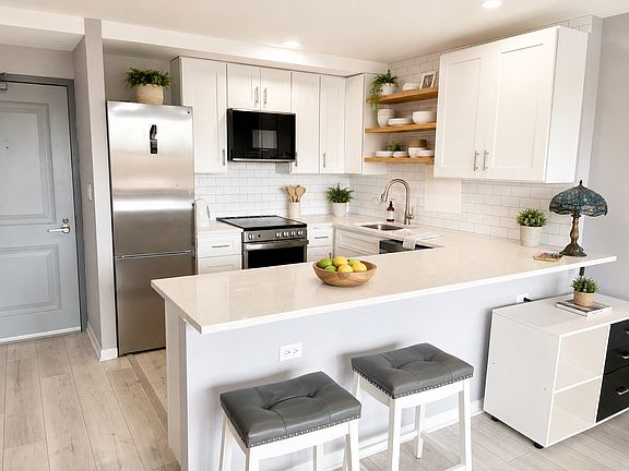 3rd image of 3420 N Lake Shore Dr APT 6M