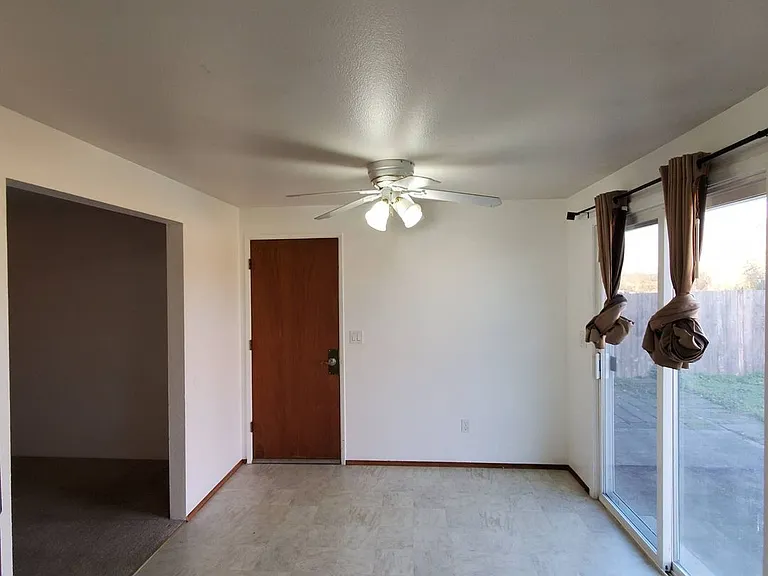 4311 Waverly Dr NE — Photo 9