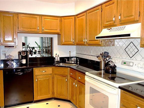 4th image of 42 Deerfield Ln