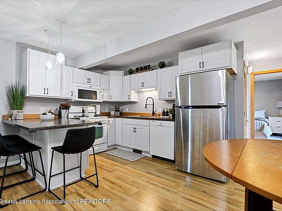 4th image of 725 Kent St