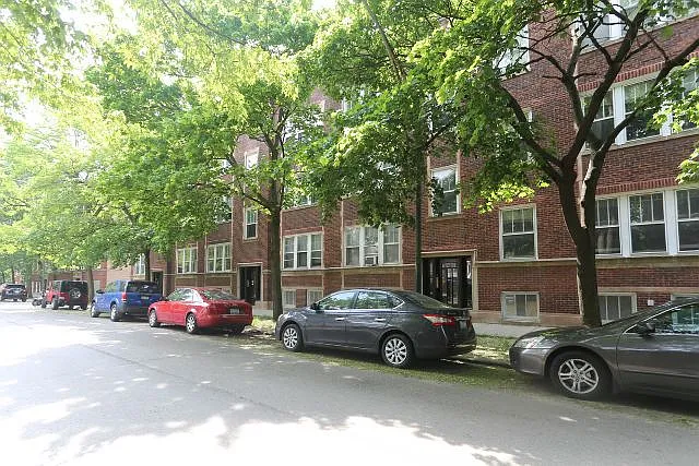 Delightful 1 Bed, 1 Bath at Winnemac + Winchester (Ravenswood) — Photo 1