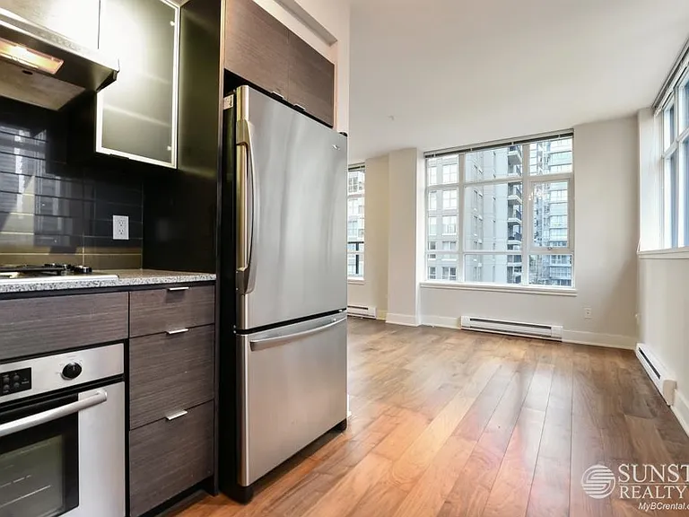 988 Richards St #706 — Photo 6