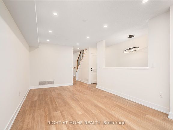 5th image of 735 Sheppard Ave W #36