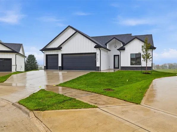 4752 Hillsdale Dr, Urbandale, IA 50322