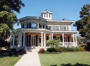416 S 1st St, Geneva, IL 60134
